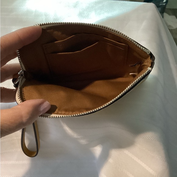 COACH CREAM & Buttercup LEATHER TOP ZIP WRISTLET. NWT - Picture 7 of 8